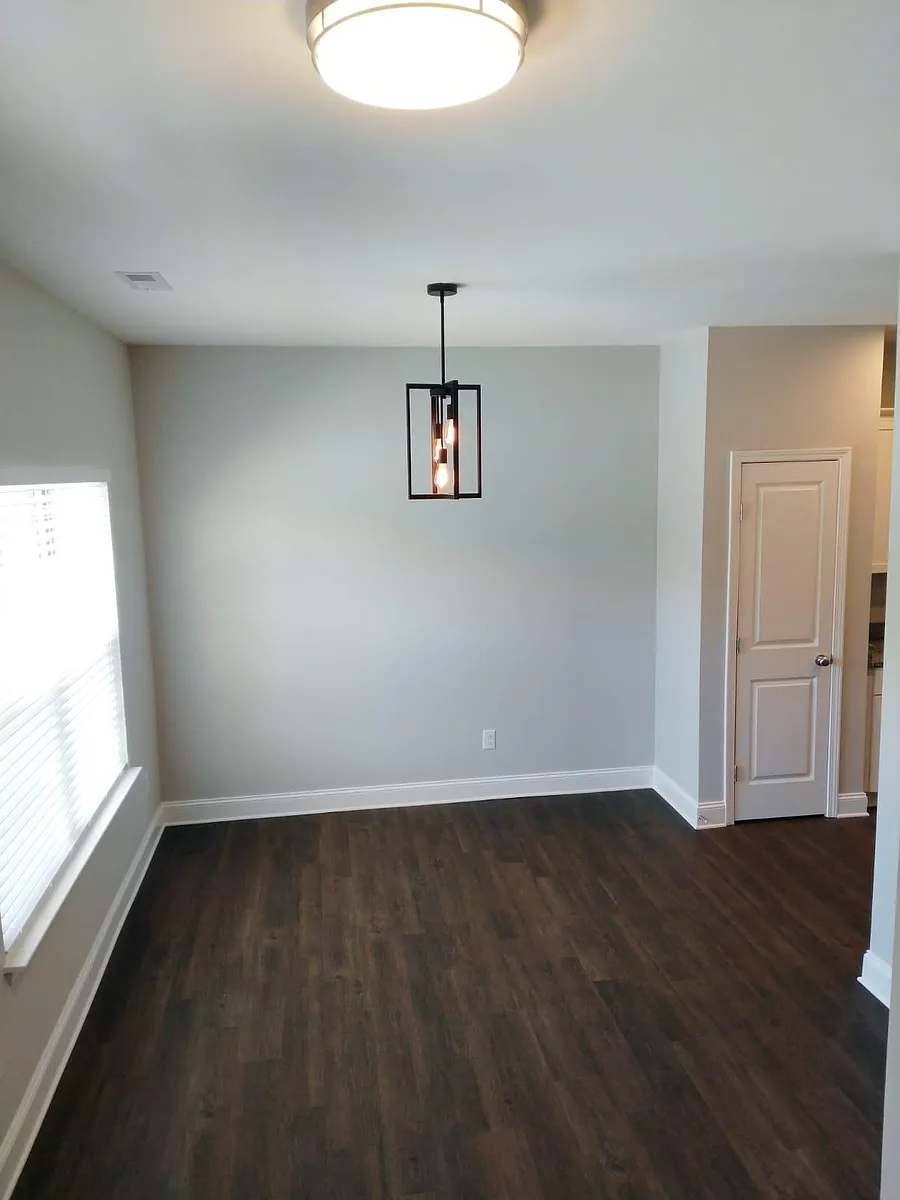 Building Photo - 834 Chartwell Dr