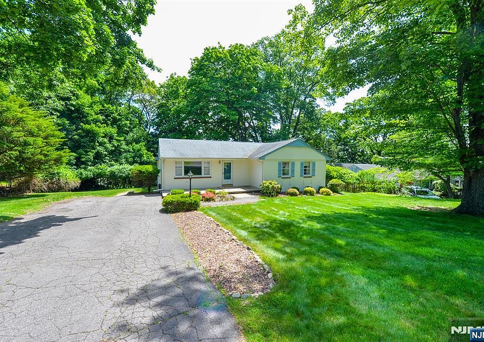 1st image of 51 Charwalt Dr