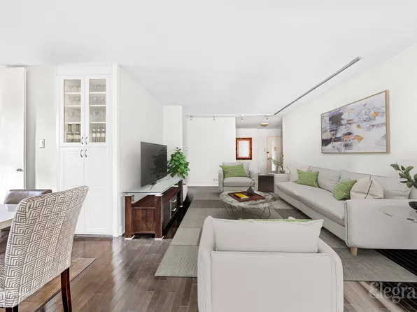 300 East 40th Street image 1 of 17