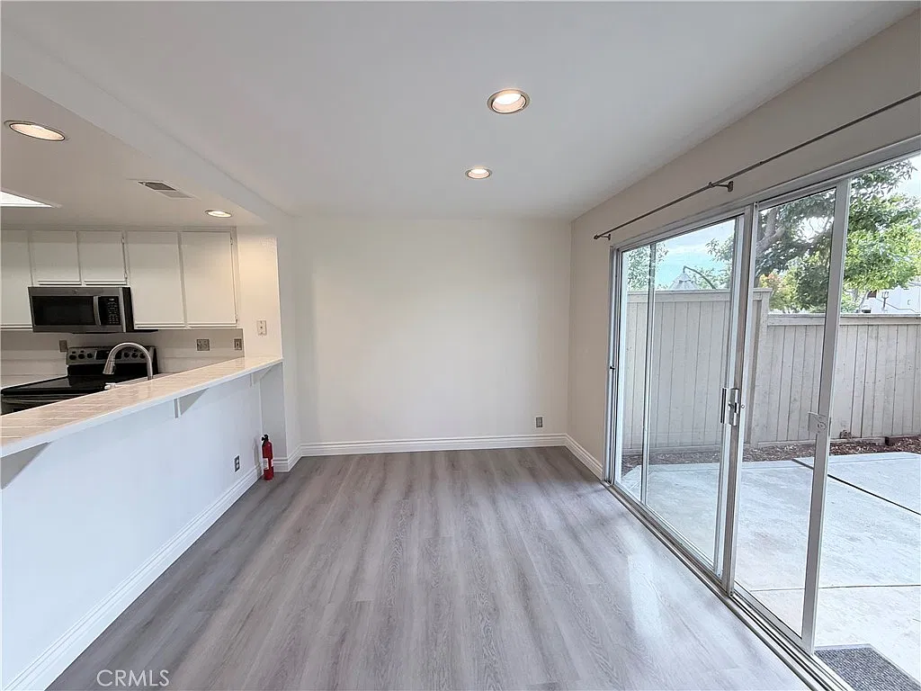 3 bed, 1413 sqft, $5,200 — Photo 4
