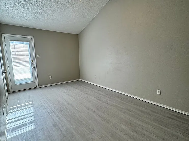 6130 Avenue P — Photo 9