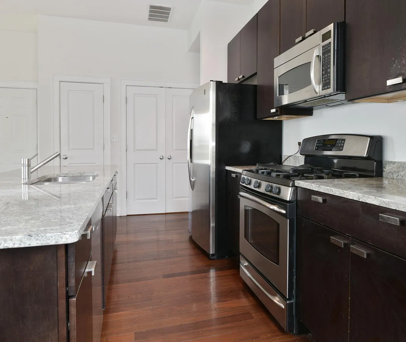 3 bed, 1700 sqft, $2,300 — Photo 3