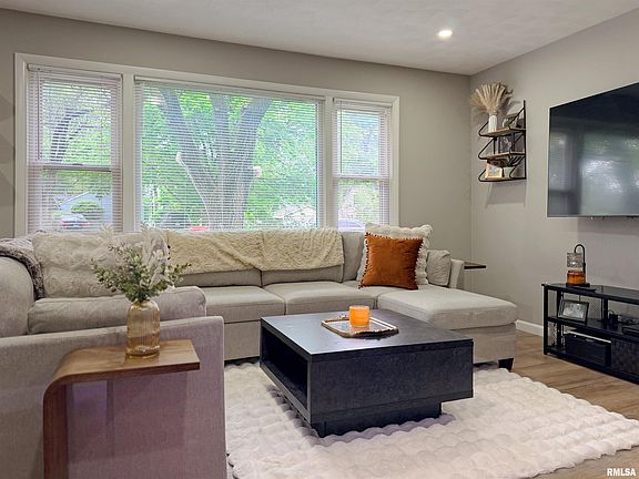 5th image of 1020-1022 S Allen Ave