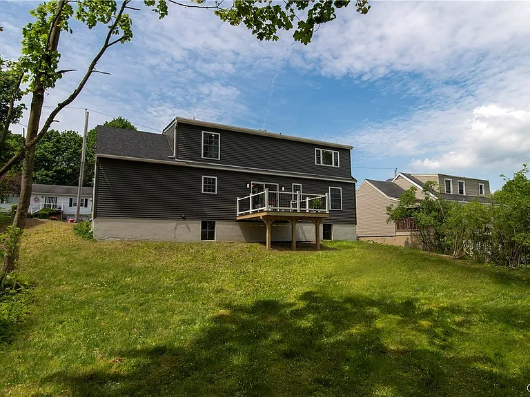 8 Terrace Hill Dr — Photo 6