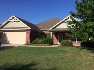 905 Dogwood Dr, Burleson, TX 76028