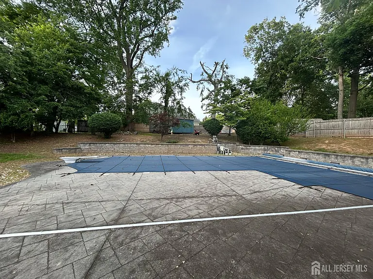 8 Julie Dr — Photo 27