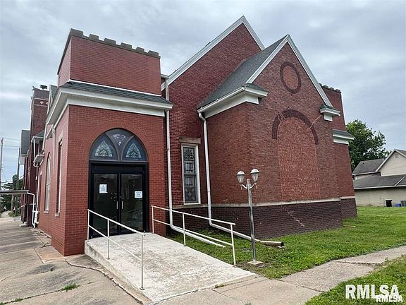 2nd image of 170 W Hurst St