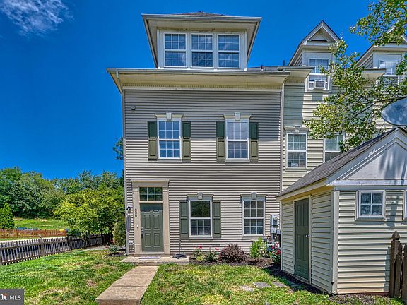 2nd image of 826 Estuary Dr