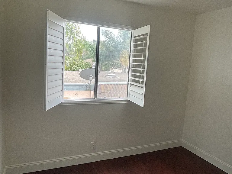 2164 Oceanside Blvd — Photo 12