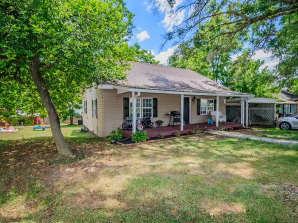 106 Walnut St, Trion, GA 30753