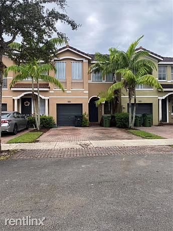 2nd image of 1428 SE 25th Ave #1428