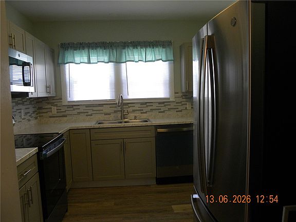 3rd image of 114 Fletcher St