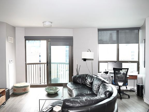 3rd image of 400 N Lasalle St #812