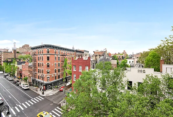 Sold by The SIMPLE Real Estate Co | media 14