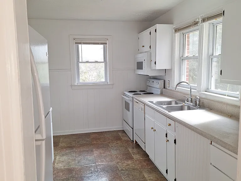 450 Highland Ave NW — Photo 13
