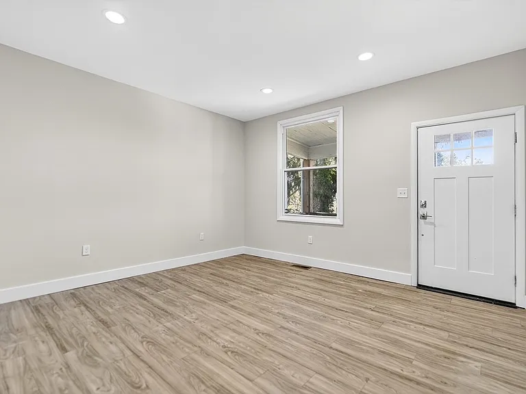 516 Carolyn Ave — Photo 15
