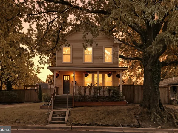 5817 Coolidge St, Capitol Heights, MD 20743