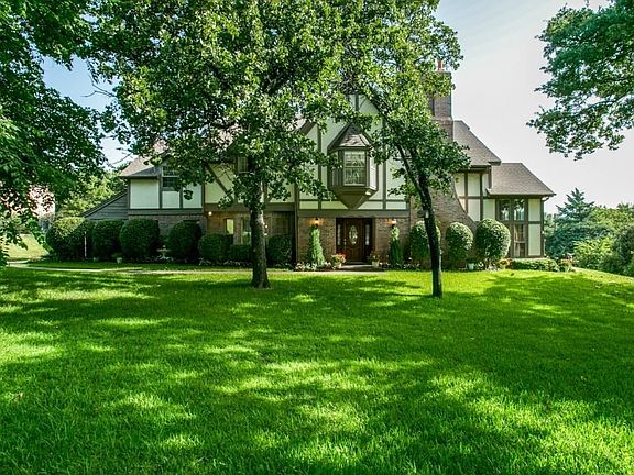 2nd image of 1425 Melody Ln