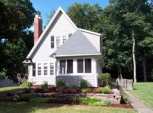 27 Glenwood Cir, Longmeadow, MA 01106