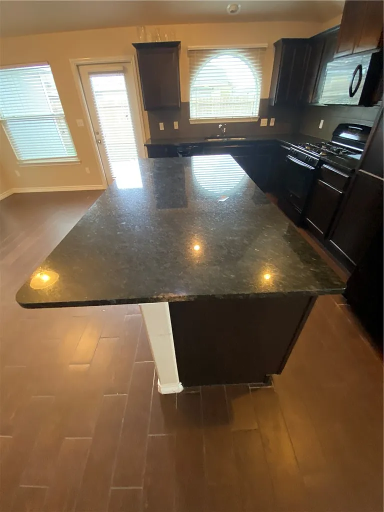 4 bed, 2.0 bath, 1514 sqft, $2,200 — Photo 4