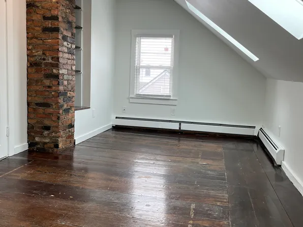 7 Cutts St #301, Biddeford, ME 04005
