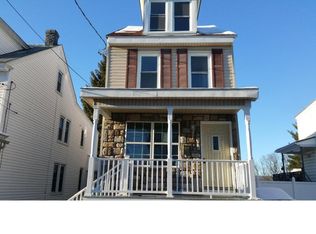 1422 Seneca St, Pottsville, PA 17901