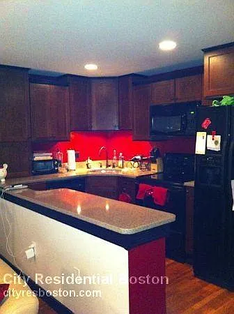 153 W 6th St #1 — Photo 4