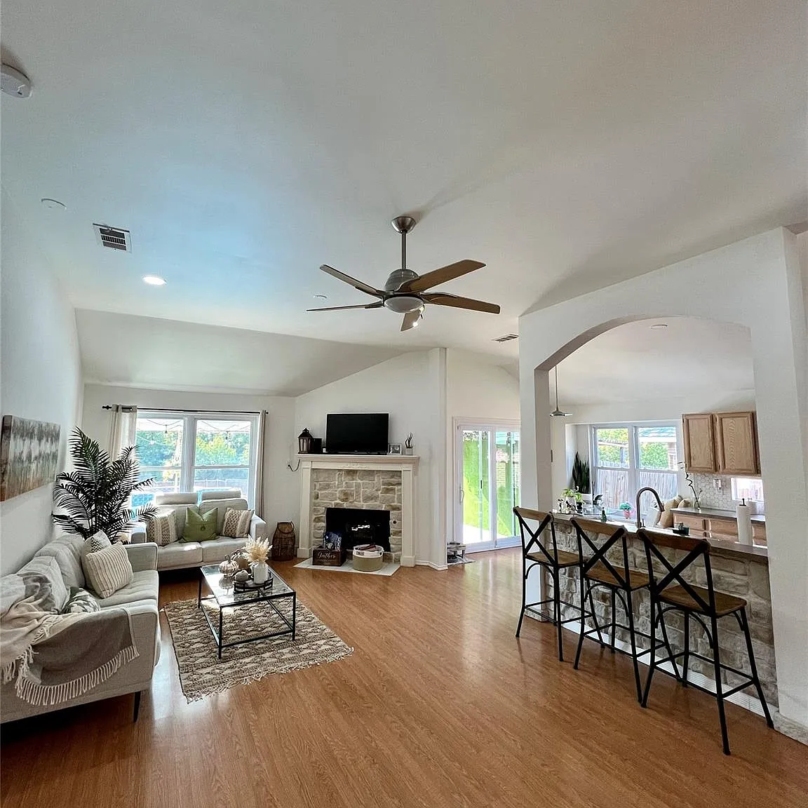 3 bed, 1528 sqft, $2,375 — Photo 4