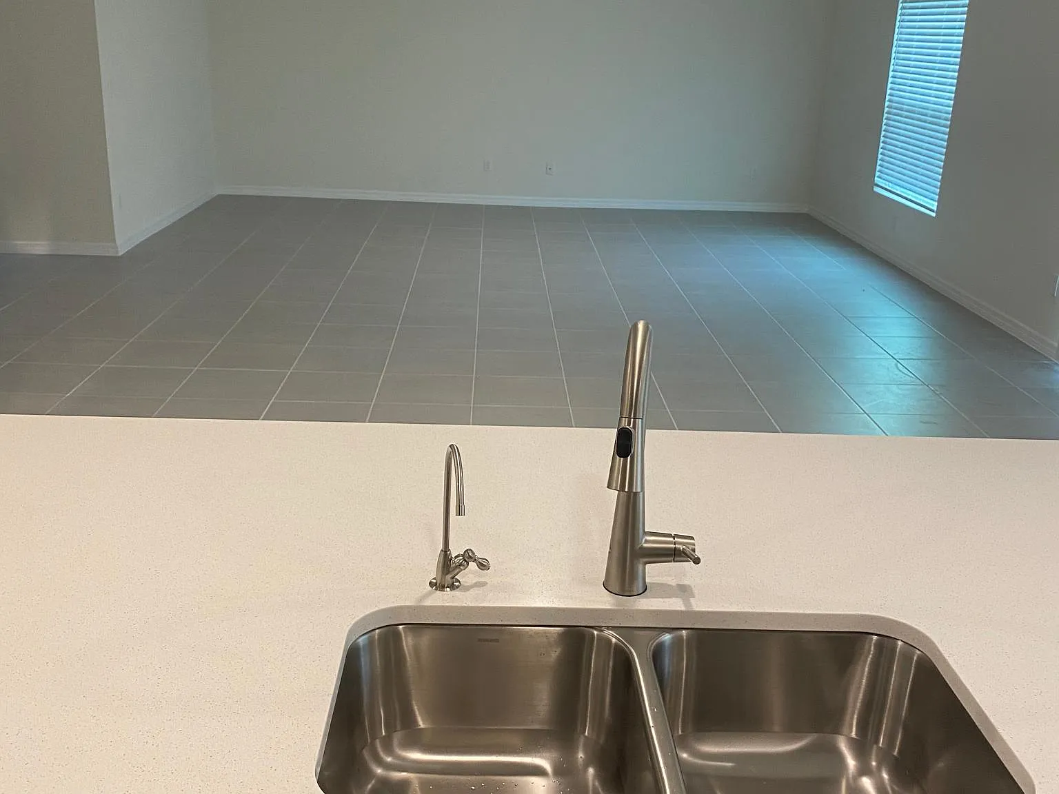 4 bed, 2766 sqft, $2,700 — Photo 4