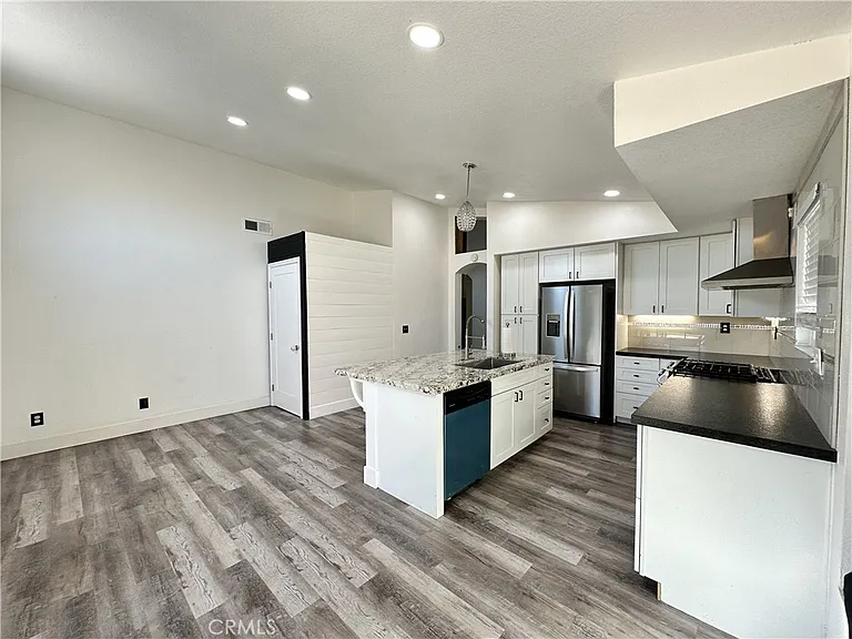 22841 Brompton St — Photo 11