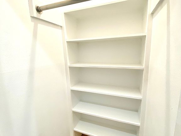 4th image of 213 E 37th St #7GG