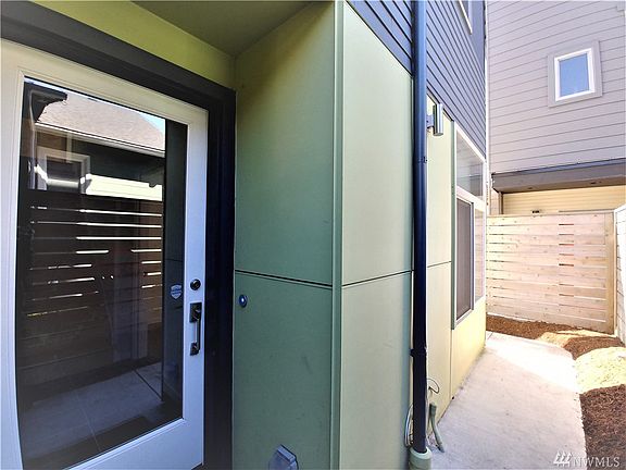 5th image of 4724B 8th Ave NE