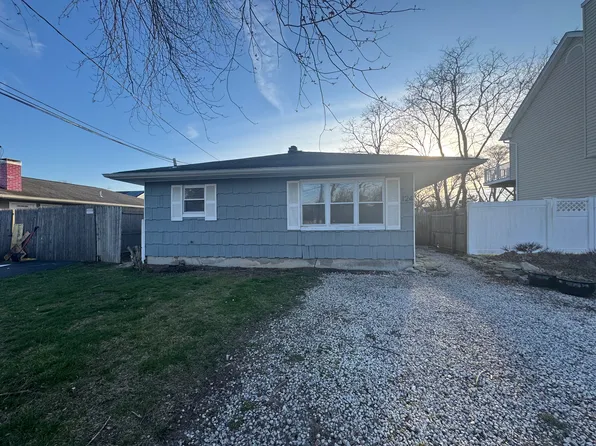 124 Orchid Dr, Mastic Beach, NY 11951