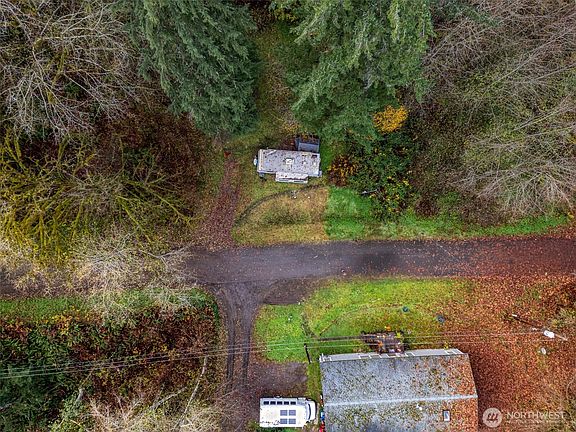 5th image of 121 NE Steelhead Drive N