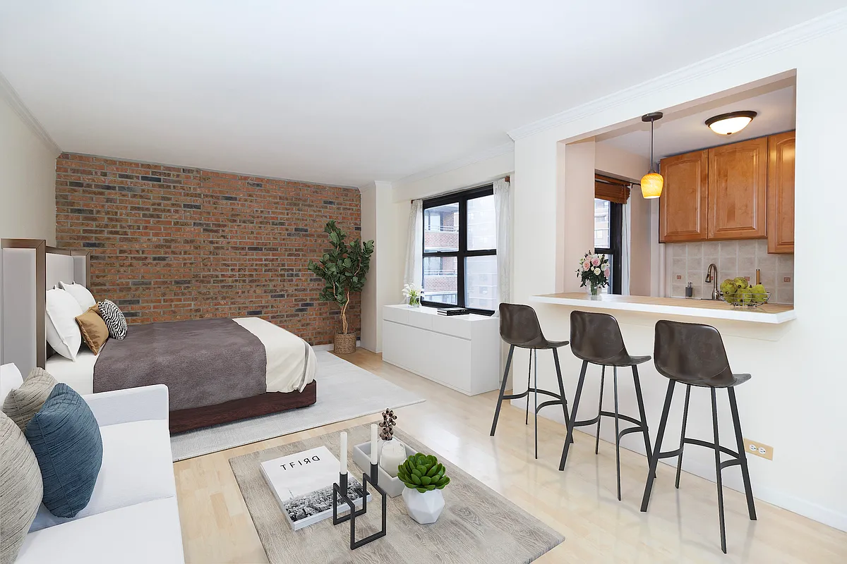 266 E Broadway APT B1502 photo 1