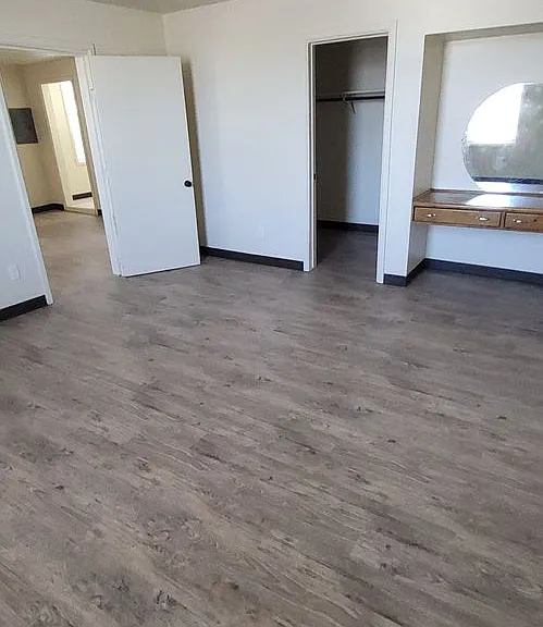 142 N Main St — Photo 3