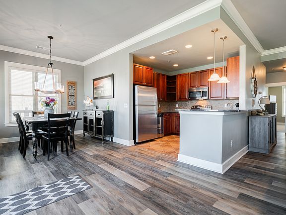 5th image of 113 S Bay Dr #1103