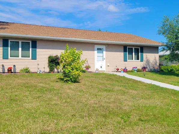 505 11th St NW, Devils Lake, ND 58301