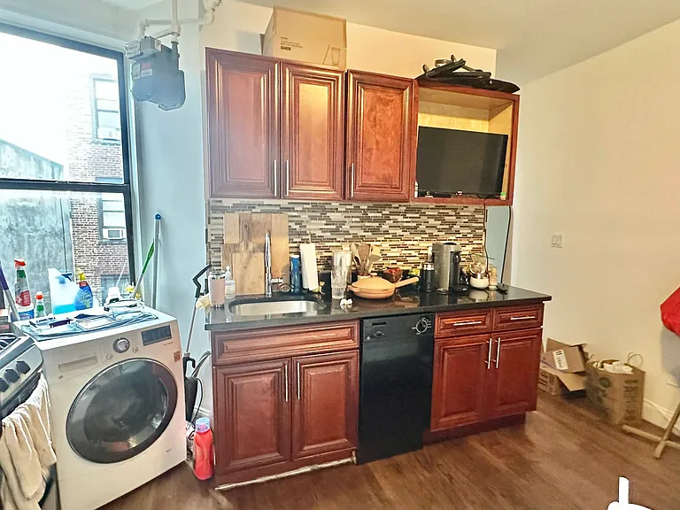 215 E 4th St #19A — Photo 2
