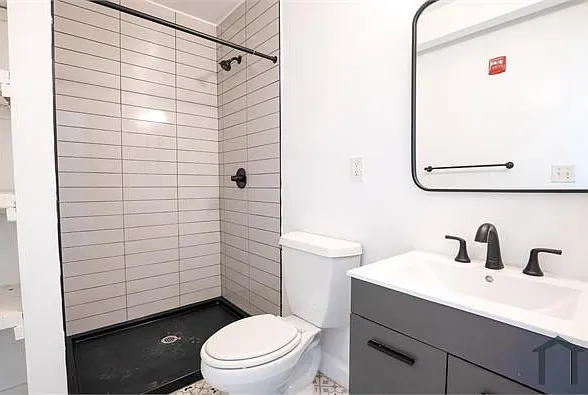 1260 Holbrook Ter NE — Photo 4