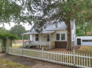 224 W Hannum St, Carterville, MO 64835