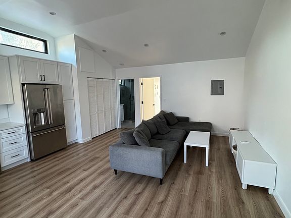 5th image of 5921 Cahill Ave