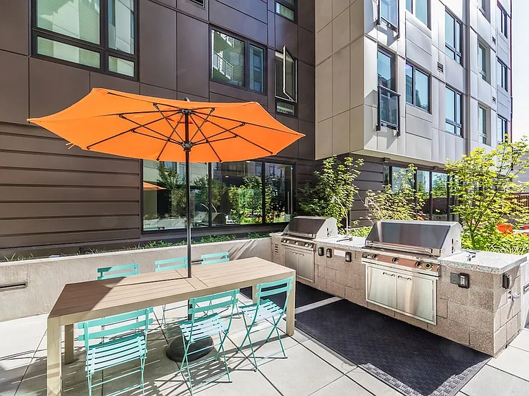 BBQ Grills with Outdoor Dining