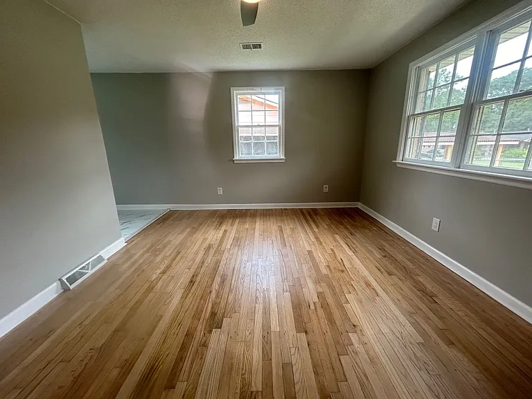 210 Cabin Creek Blvd — Photo 3