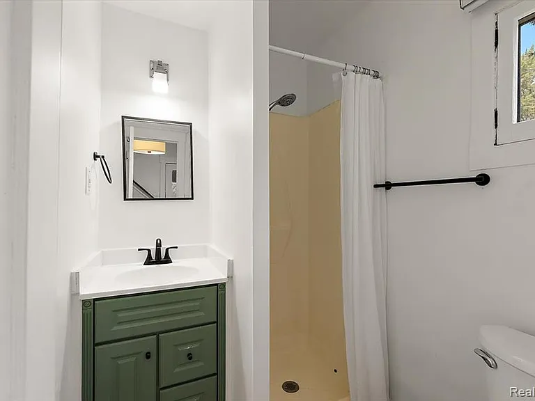 529 Hawthorn Ave — Photo 40