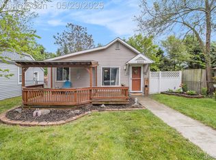 2305 Hester Ct, Keego Harbor, MI 48320