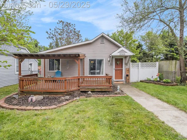 2305 Hester Ct, Keego Harbor, MI 48320