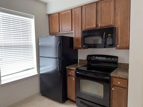 2nd image of 2038 Shady Oak Dr
