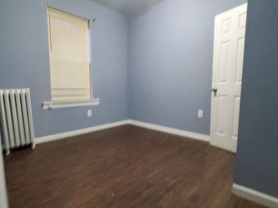 2nd image of 969 Summit Ave #15E