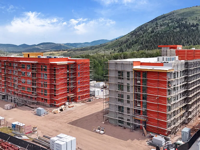 Skyview Residences — Photo 1